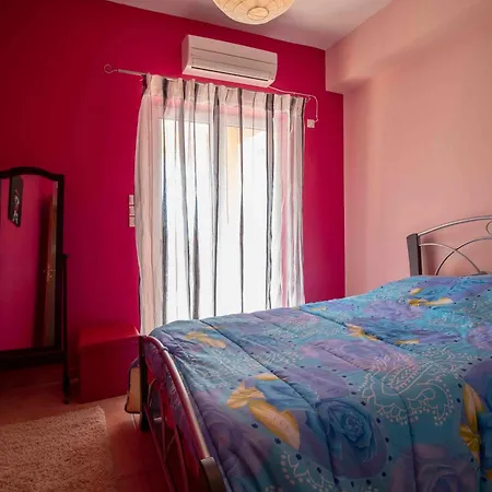 Cozy Hilltop With Breathtaking Views Magoula (Peloponnese)