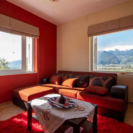 Сasa de vacaciones Cozy Hilltop With Breathtaking Views