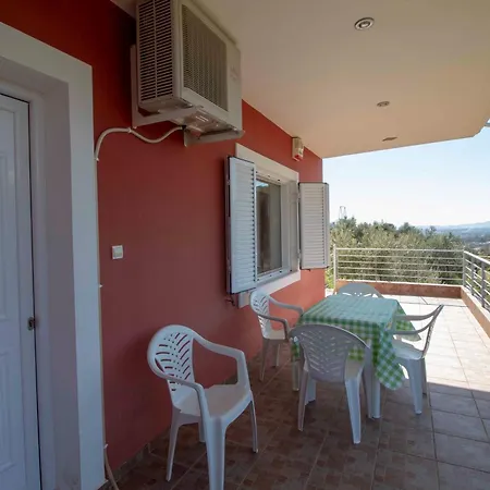 Сasa de vacaciones Cozy Hilltop With Breathtaking Views