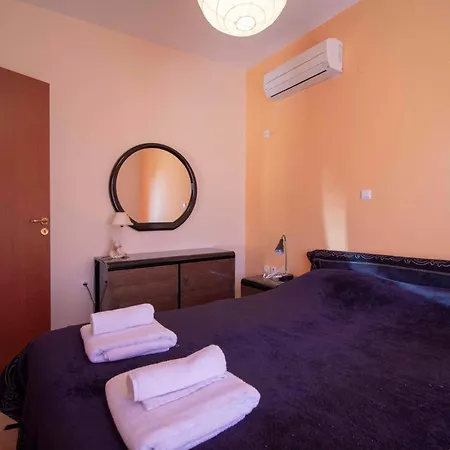 Cozy Hilltop With Breathtaking Views