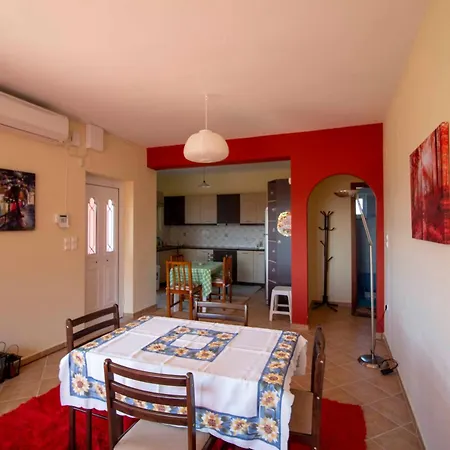 Cozy Hilltop With Breathtaking Views Magoula (Peloponnese)
