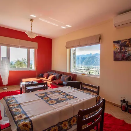 Cozy Hilltop With Breathtaking Views