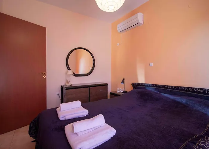 Cozy Hilltop With Breathtaking Views