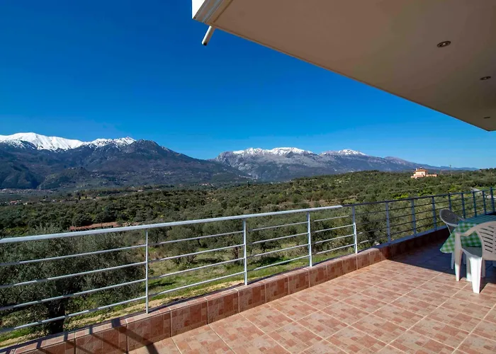 Cozy Hilltop With Breathtaking Views Casa de Férias Magoula (Peloponnese)