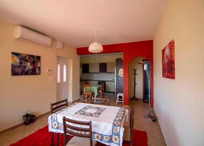 Cozy Hilltop With Breathtaking Views Magoula (Peloponnese)
